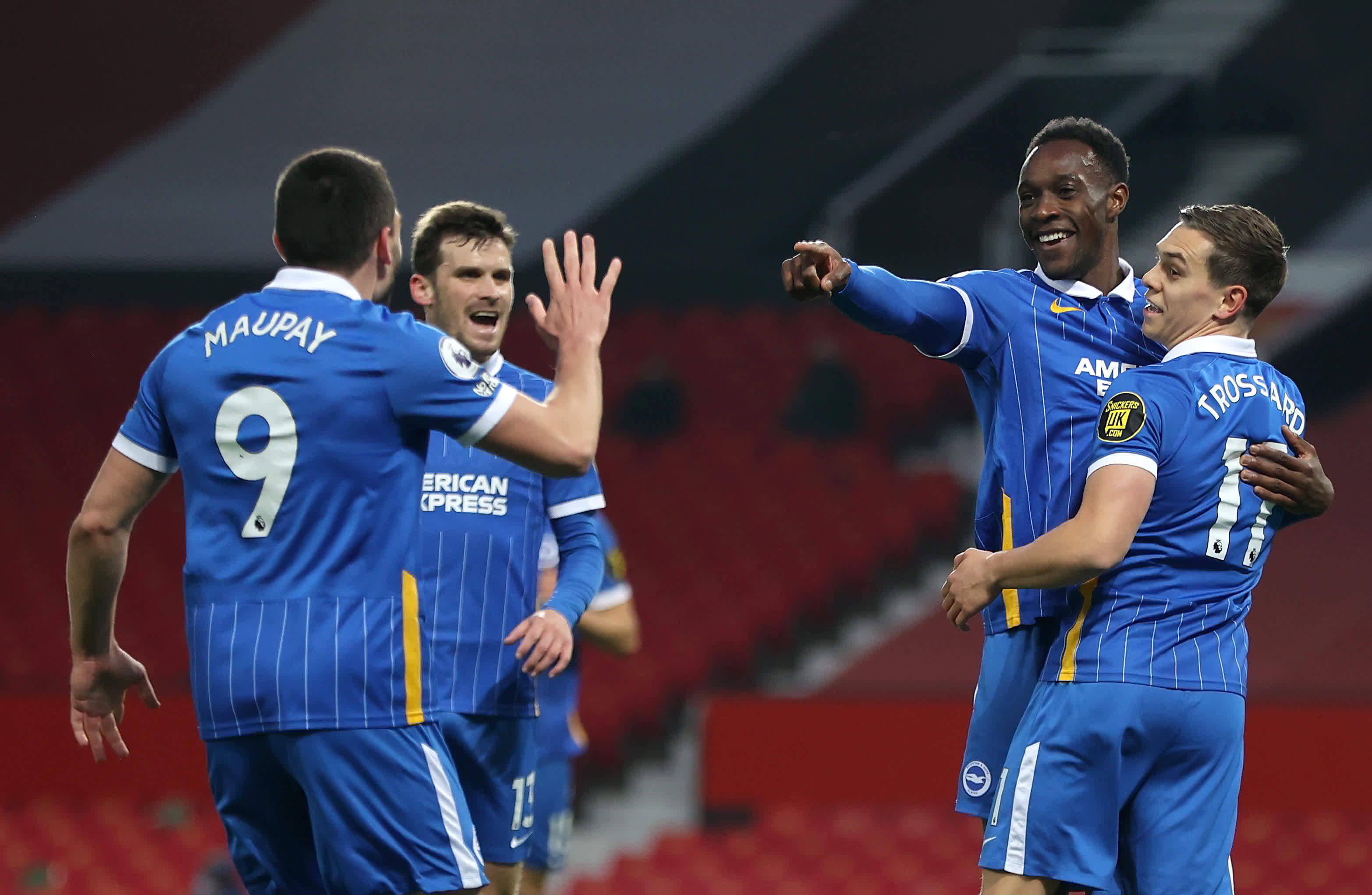 站在足球场 站在足球场